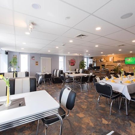 Cafe & Mehr Hotel Хале Екстериор снимка