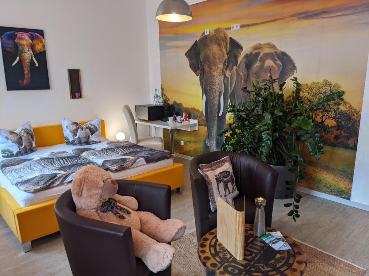 Cafe & Mehr Hotel Хале Екстериор снимка