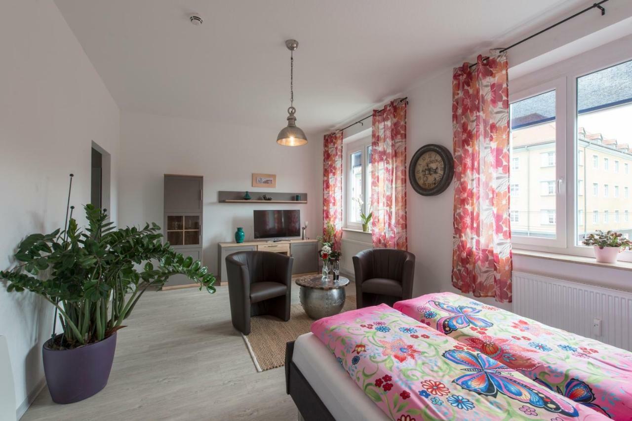 Cafe & Mehr Hotel Хале Екстериор снимка